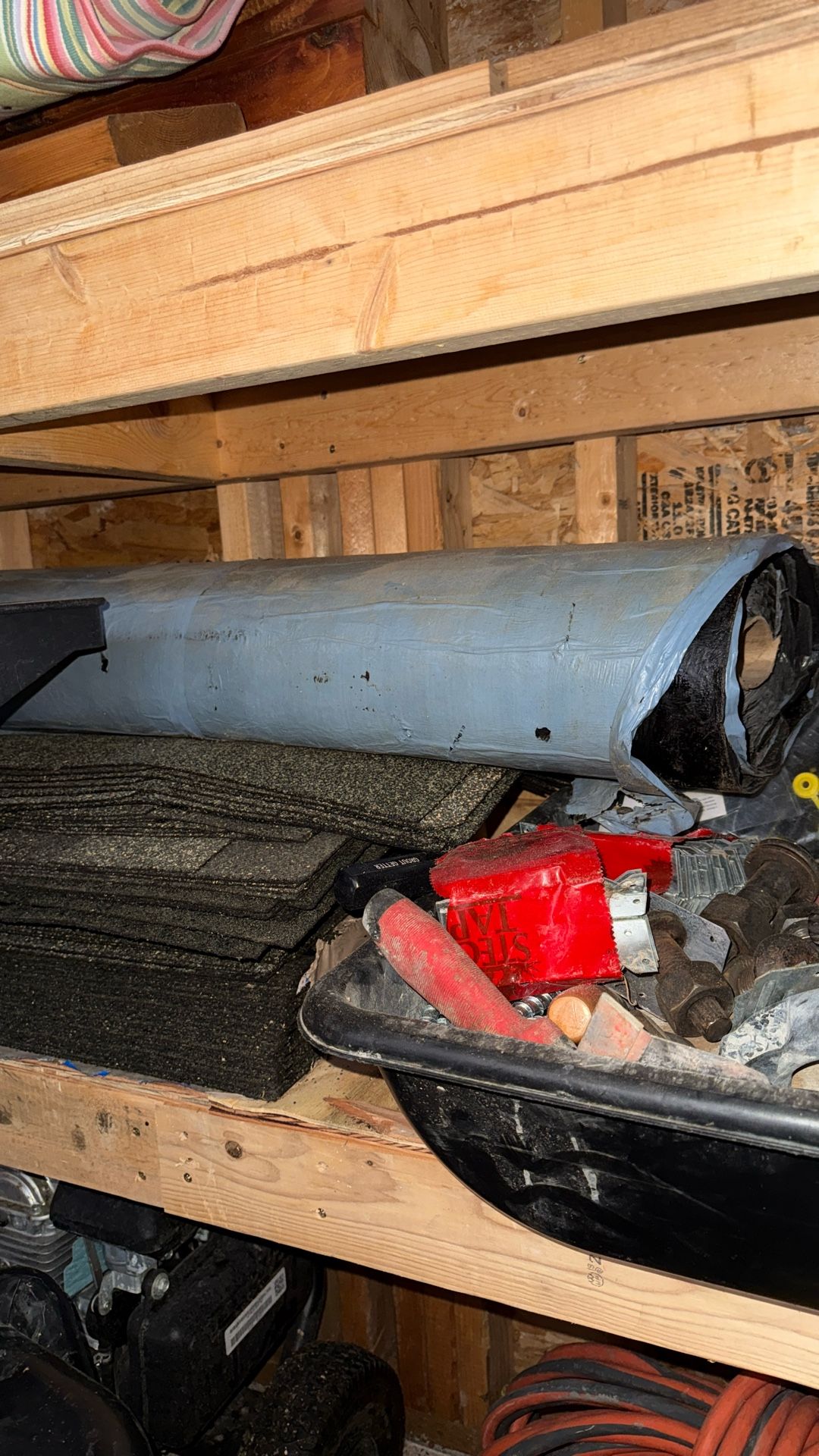 Roofing shingles And Lay down Roll