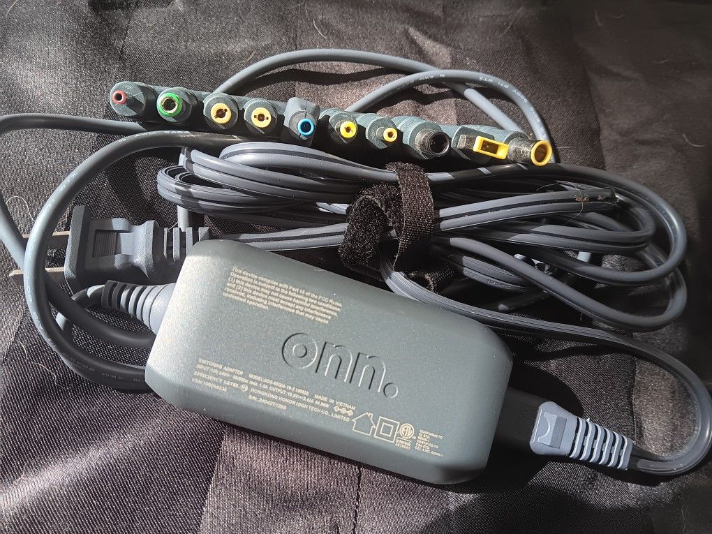 Onn Universal Laptop Charger 65W
