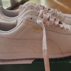 BRAND NEW PUMA ROMA SNEAKERS SIZE 9.5 BRAND NEW 
