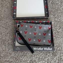 NIB NWT DISNEY Mickey Mouse Gray/Red Wristlet Wallet Bag Red Mickey White Gloves