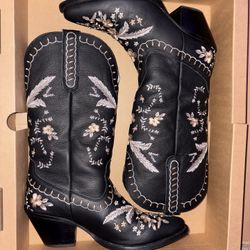 BOOTBARN Dingo boots like new worn once