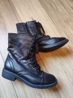 Free boots ( women's)