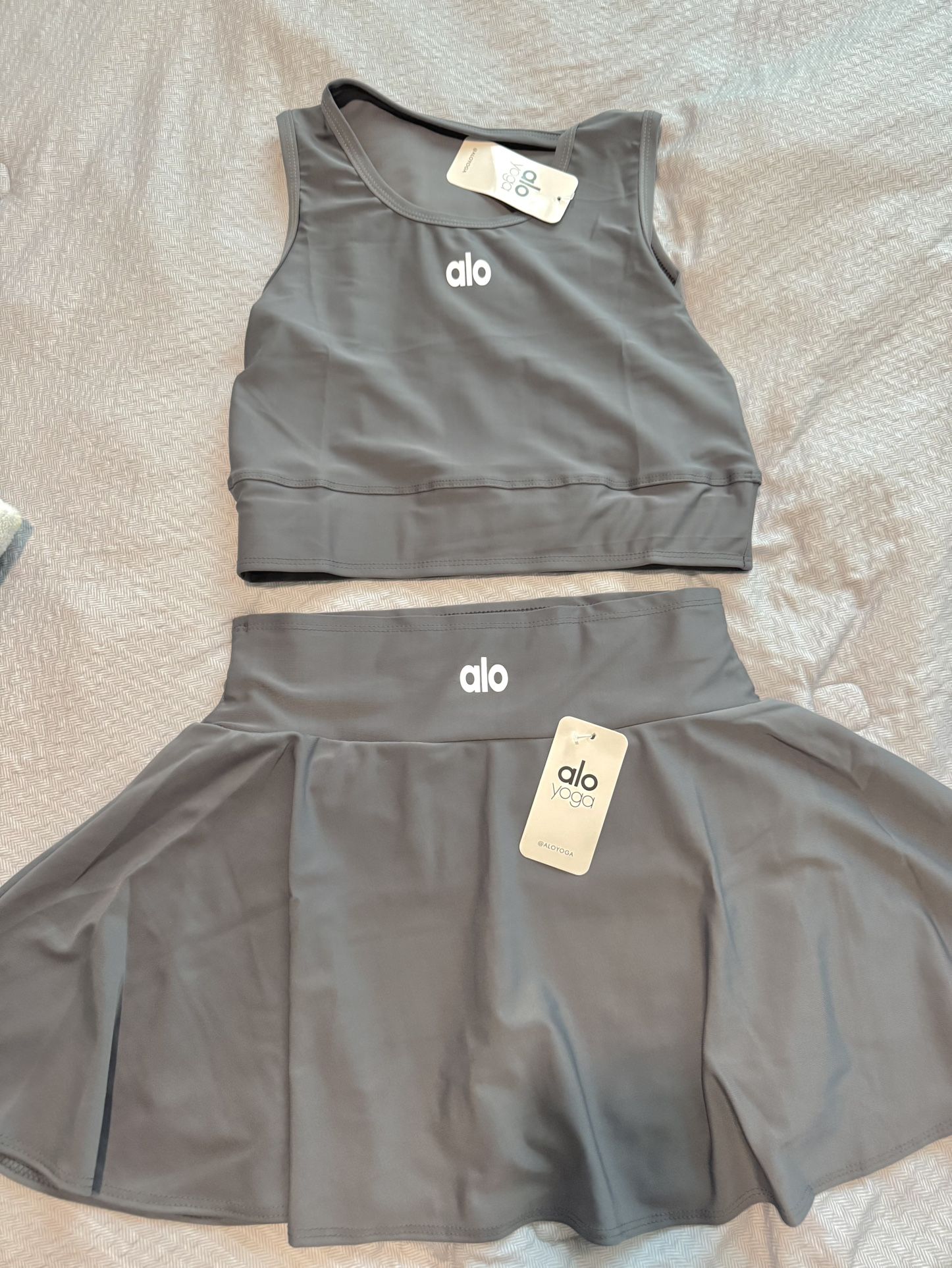 Gray Set Alo