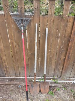 Garden Tool Set – Rake and Two Shovels