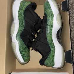 Jordan 11 Low Snakeskin