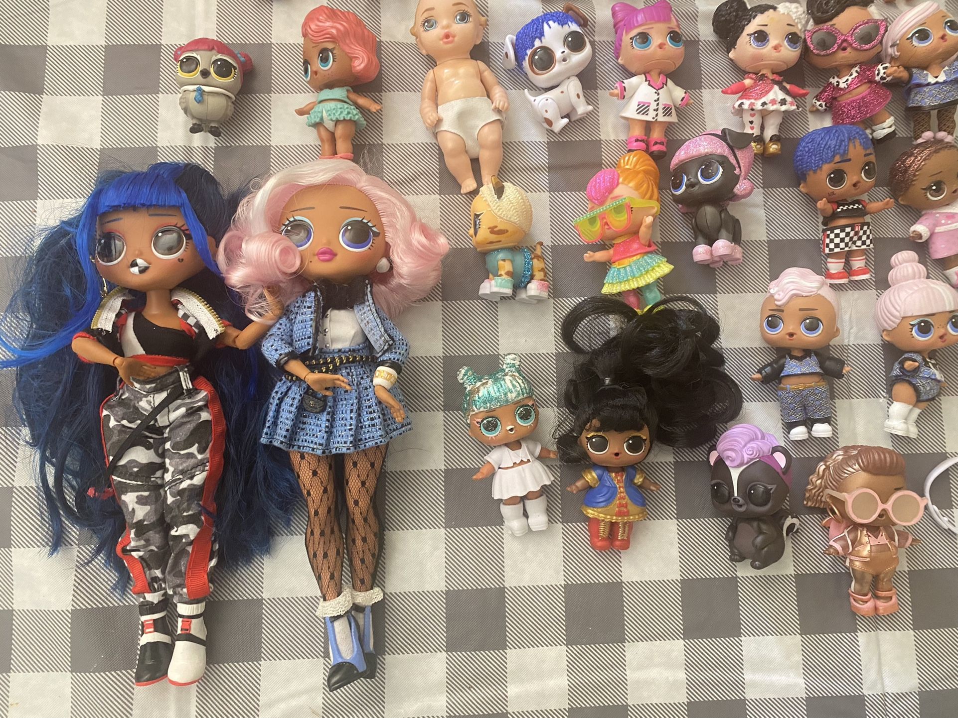 LOL Dolls & Accessories