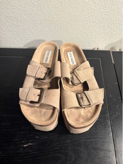Woman’s shoes size 8