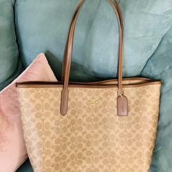 Coach City Tote In Signature Light Brown “C”’s
