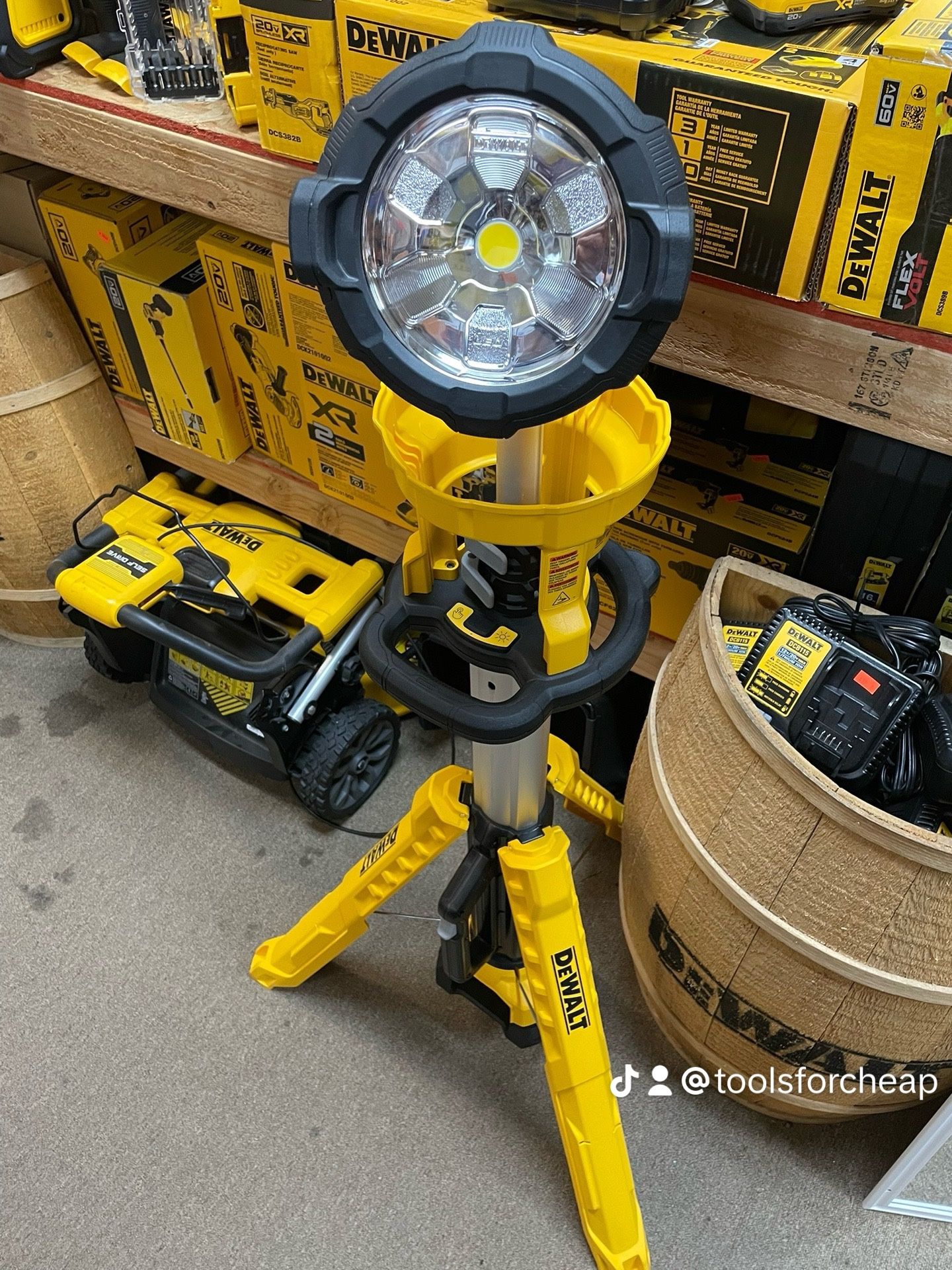 DEWALT 20V MAX 3000-Lumen Adjustable LED Tripod Light. $229