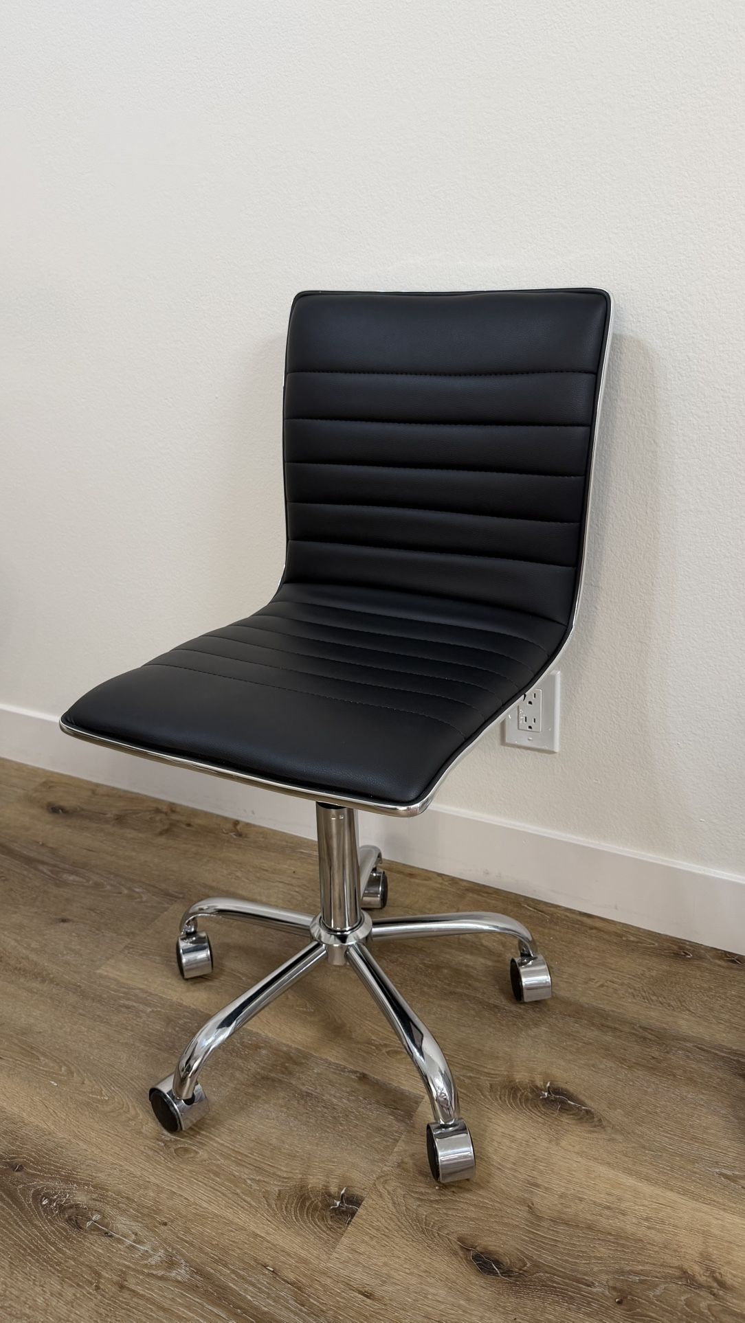 Black rolling chair adjustable height