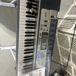 Casio Keyboard / Piano model LK110 / Musical Organ