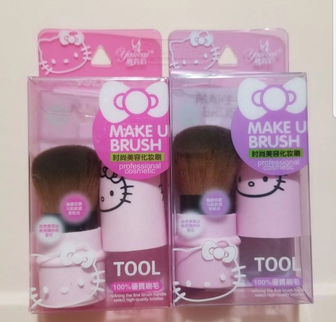 2 x Hello Kitty Makeup brushes
