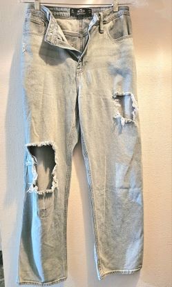 HOLLISTER
ULTRA HIGH-RISE DAD JEANS