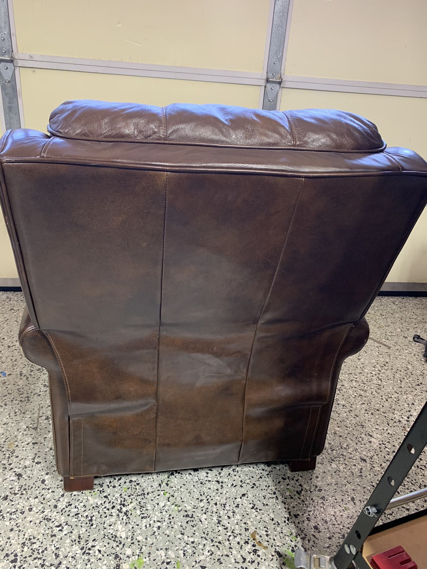 Lazyboy reclining Carleton brown leather chair. for Sale in Yorba