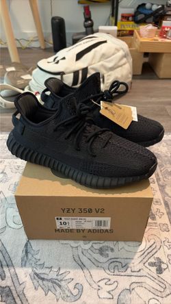 Yeezy 350 v2 Onyx Size 10.5 New Authentic