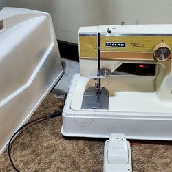 Riccar Sewing Machine 