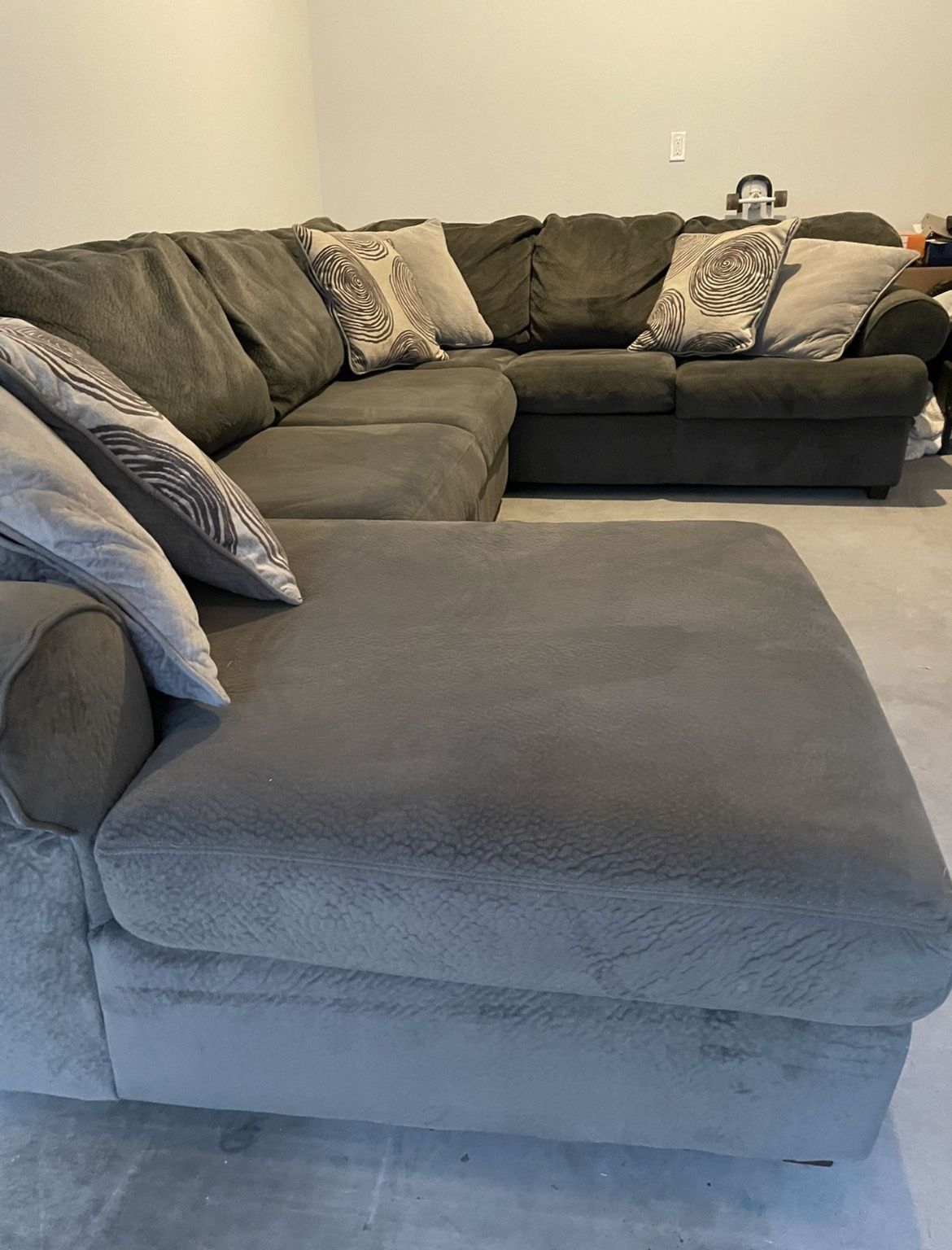 Free Delivery Gorgeous Grey Sectional Sofa Couch 