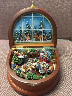 Danbury Mint Boyd's "The Beary Merry Christmas" Music Box