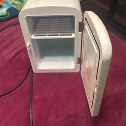 20$ Mini fridge / Heating element!!