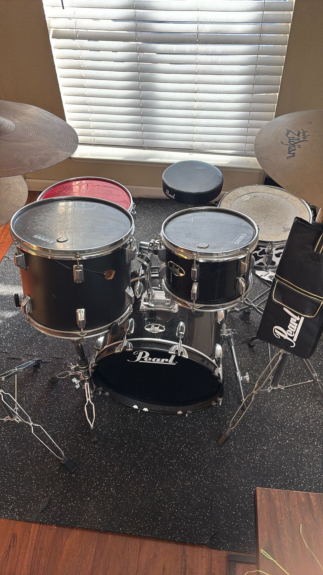 Pearl Jr Drum kit (5 piece with 3 cymbals)