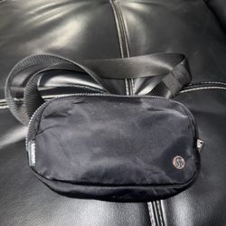 1L Lululemon Belt Bag
