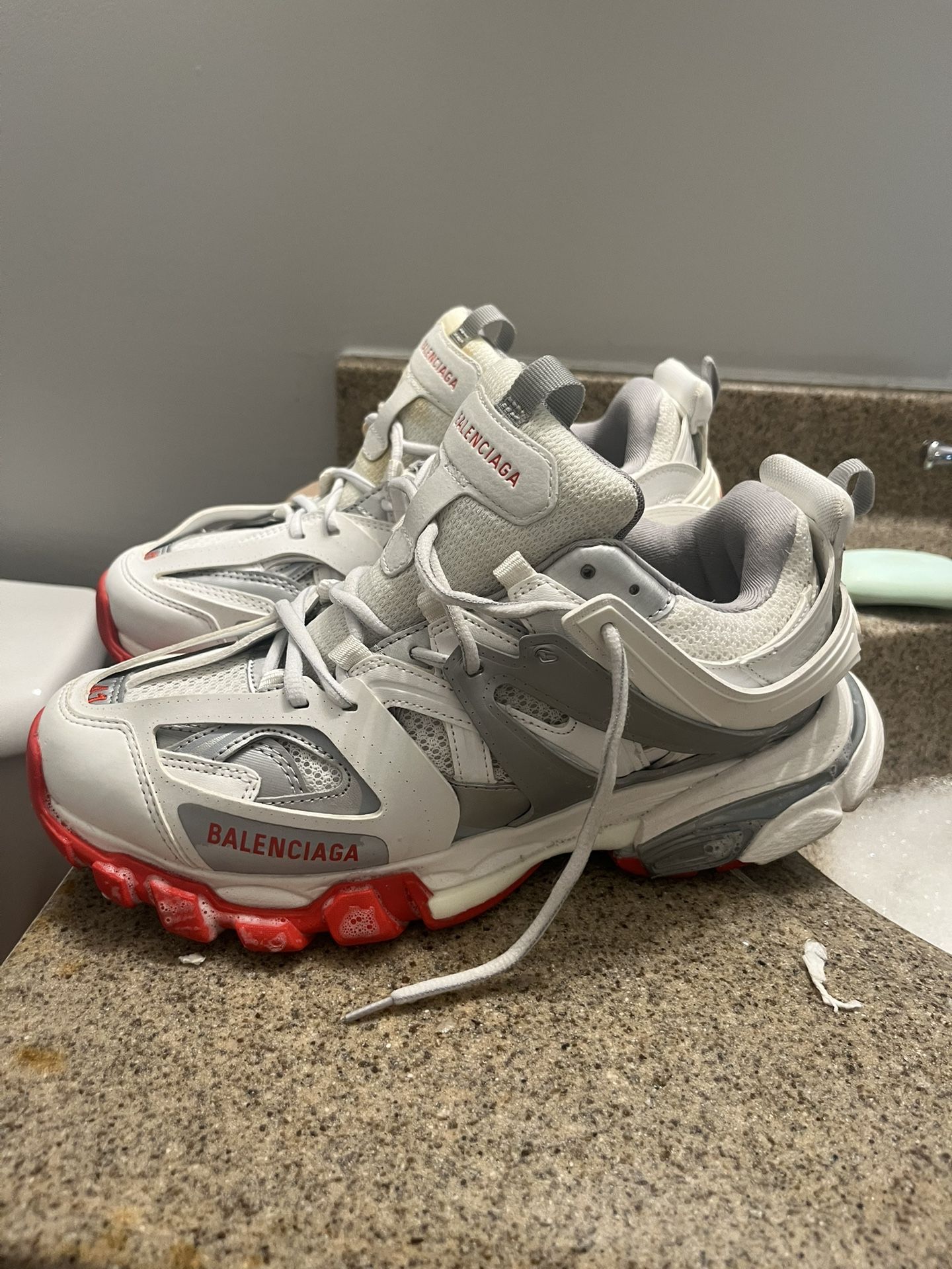 Balenciaga track star