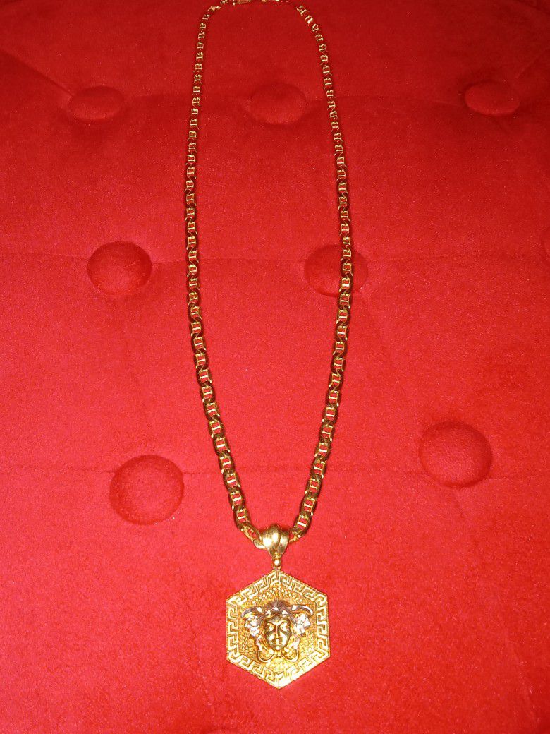  🇮🇹 ITALY 🇮🇹 REAL GOLD CHAIN 10K 22"INCHS AND  VERSACE GOLD PENDANT 10K $1250 DLLS