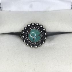 Round Turquoise Bezel Set In Sterling Silver Vintage SW/Native American Style Ring