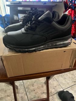 New size 10 slip resistant work shoes