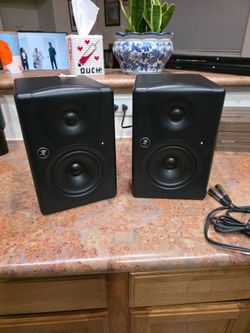 Mackie MR5 Speakers