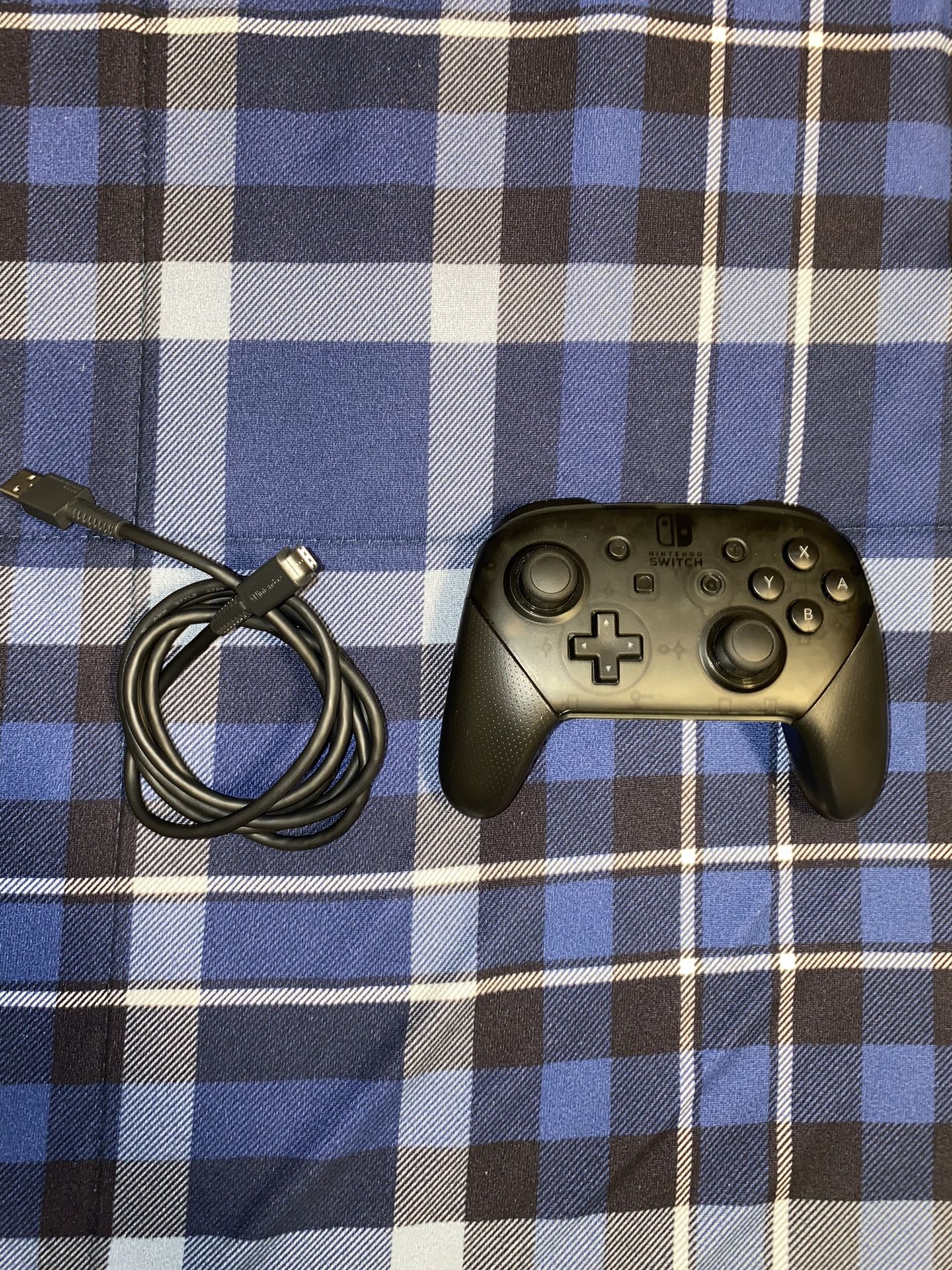 Nintendo Switch Pro controller with charger (Irving Texas)