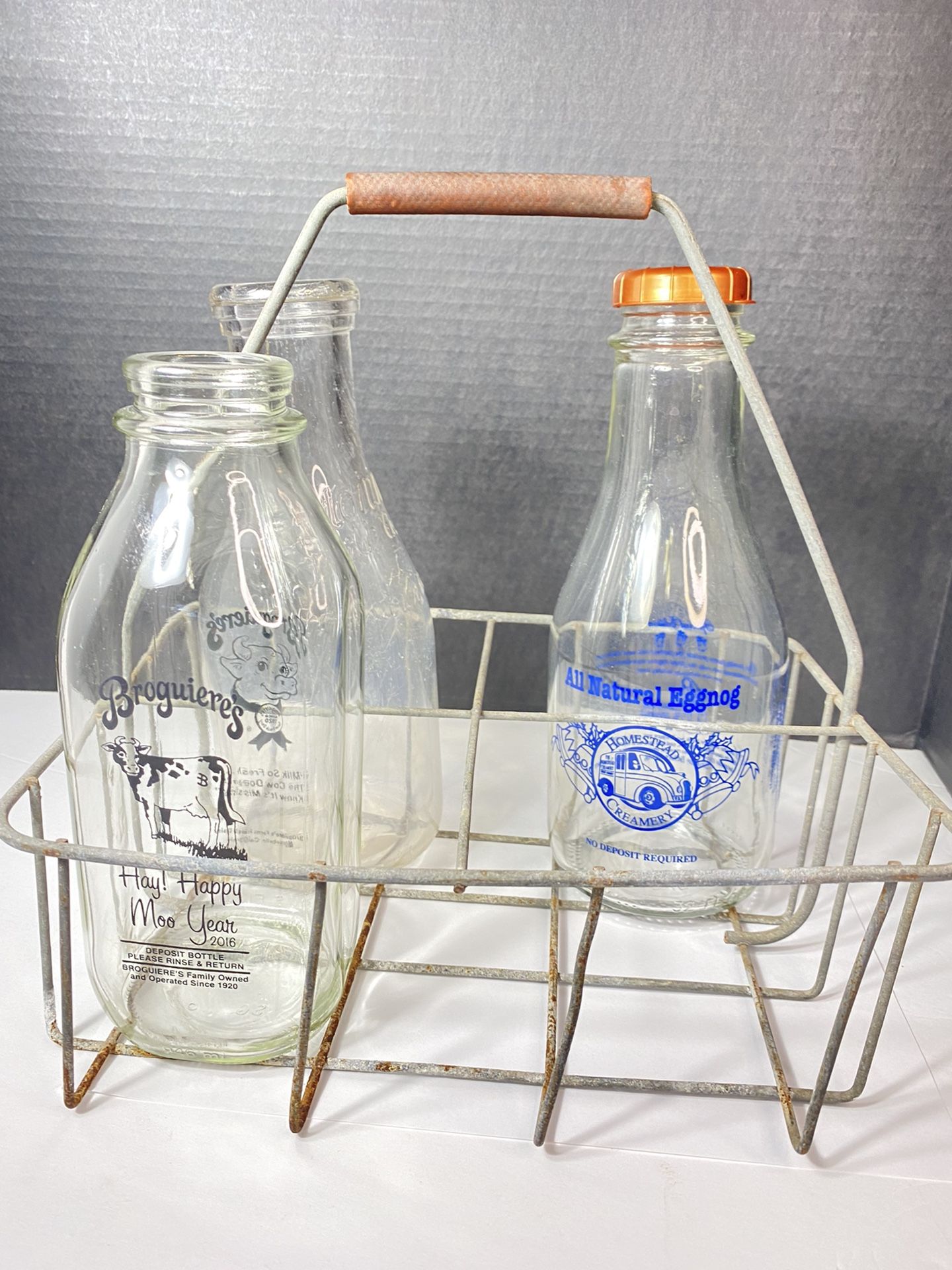 VINTAGE Farmhouse Metal Wire 4 Milk Bottle Carrier Holder With 3 Bottles