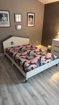 Kids Full Bed - house style (no mattress included)