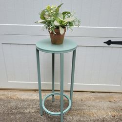 Sweet Metal Plant Stand 