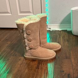Tan ugg boots 