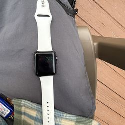 Apple Watch Series 3 42mm Aluminum White For Sale 