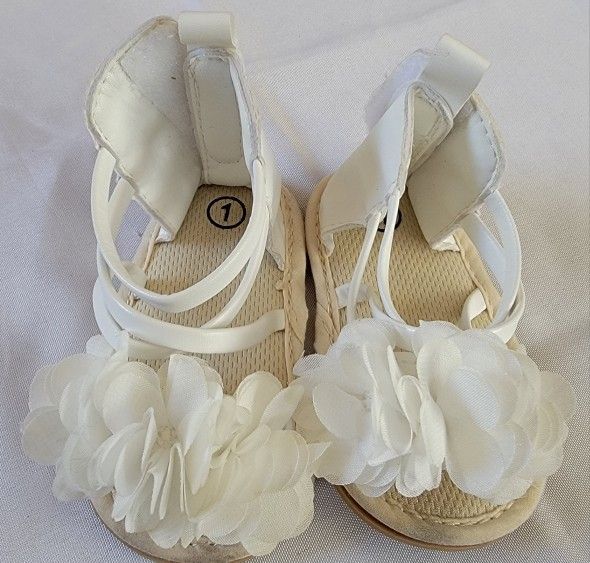 White Strapped Flower Sandals – Baby Size 1