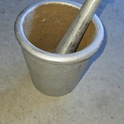 New Cast Iron Mortar and Pestle Rock-Ore Crusher Mortar Large