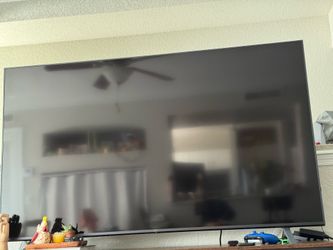 LG 70 inch Class UQ7070 series LED 4K UHD Smart webOS 22 TV