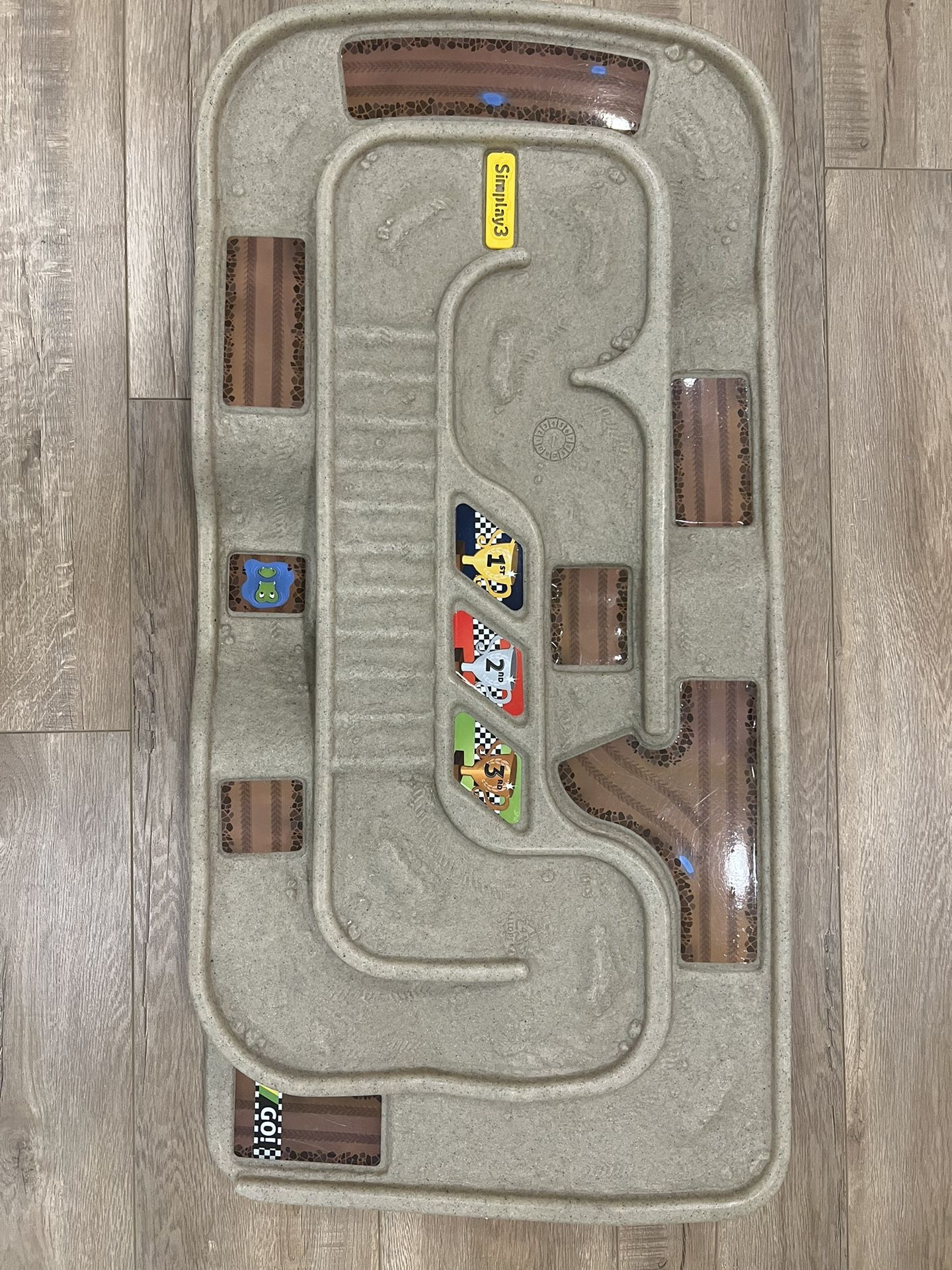 Simplay3 Portable Carry and Go Kids Race Track Toy Car Train Table