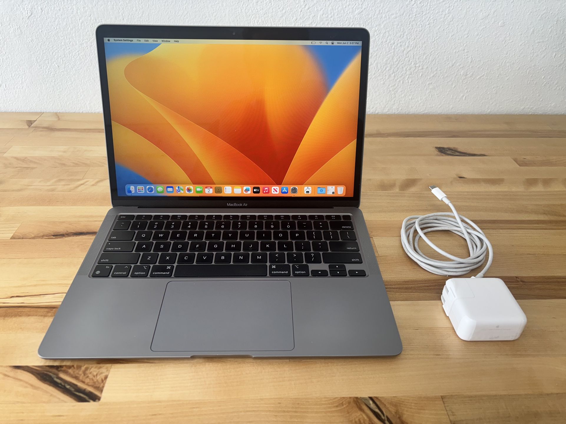 Like New Apple MacBook Air 13” M1 (2020) | 7-Core GPU | 16GB RAM | 256GB SSD – Space Gray