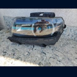 2014-2015 CHEVROLET CAMARO LEFT
HEADLIGHT DRIVER SIDE HID XENON
ASSEMBLY GENUINE USED OEM. D1
