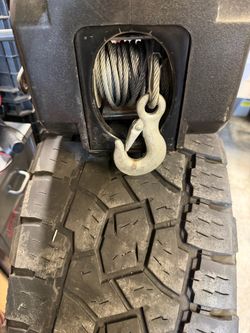 Portable electric winch, 2000 pound 12 V by master lock
