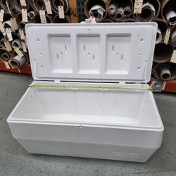 Rubbermaid 150-Quart Marine Cooler