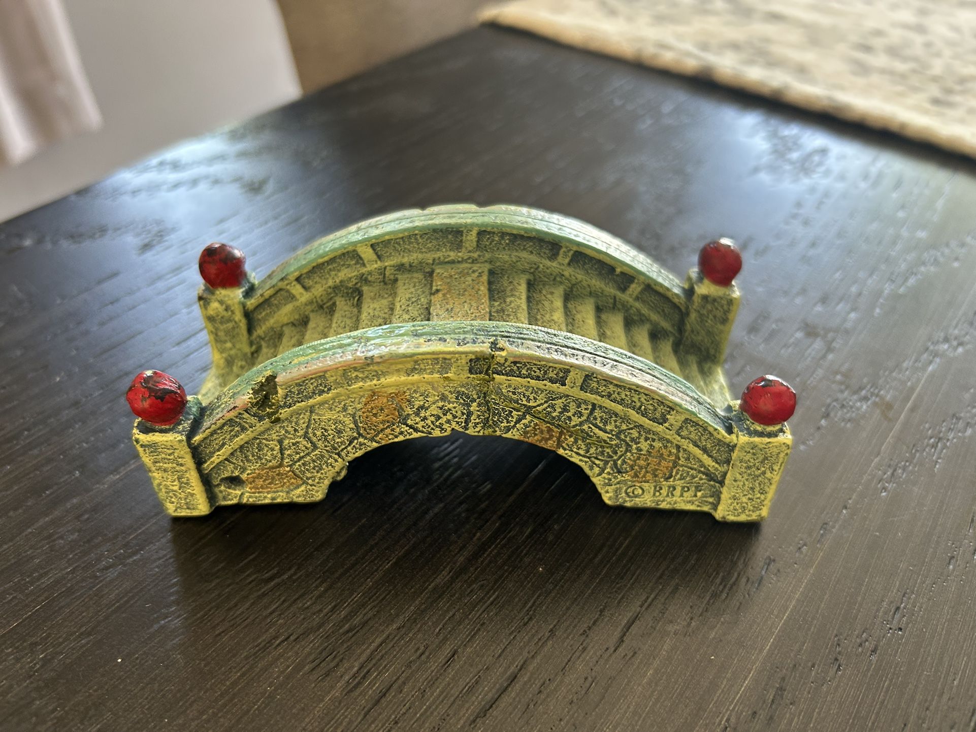 "Bridge" for fish tank aquarium 