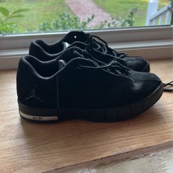 Boys Size 4 Nike Air Jordan Black  Used