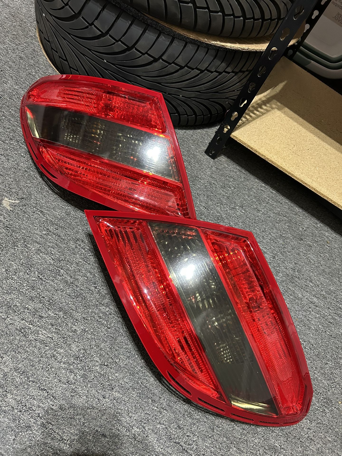 Set of 2 Tail Light For 2008-2010 Mercedes Benz C300 LH & RH w/ Bulb(s)