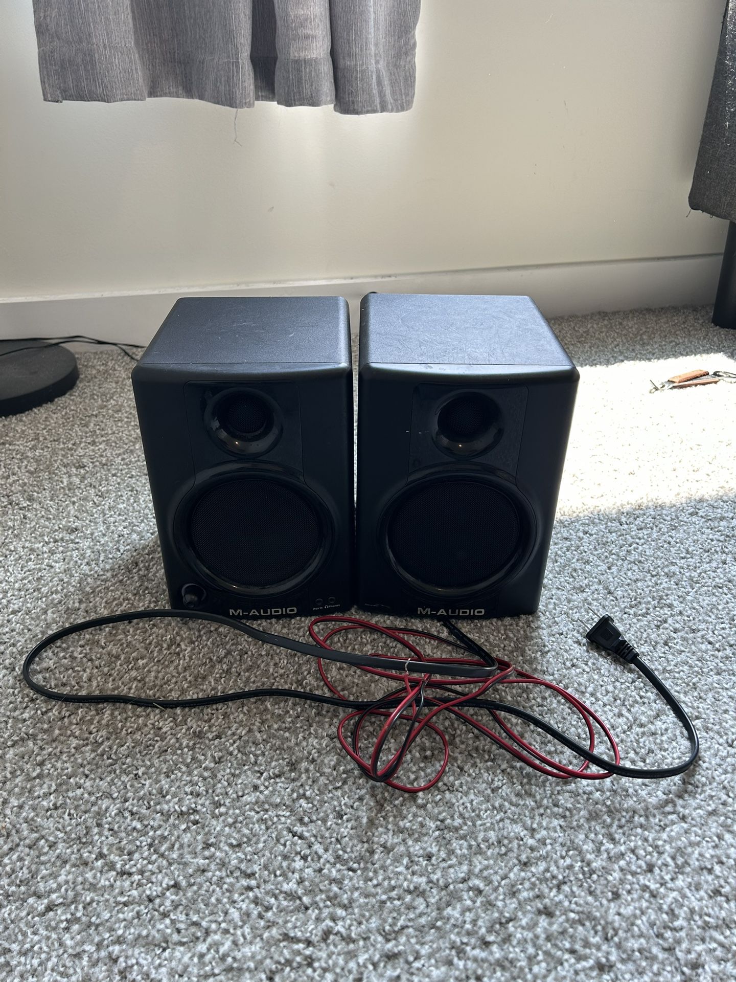 M-audio AV40 4 inch speakers