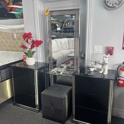 Gorgeous Black Italian Lacquer Vanity With Stool $799