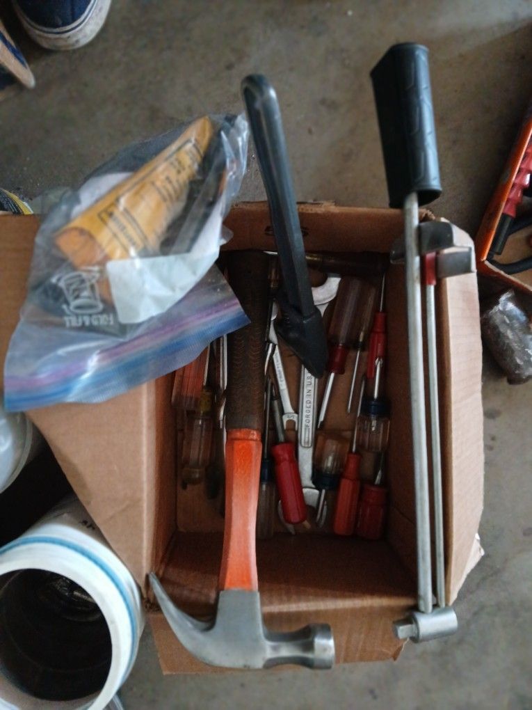Craftsman USA Hand Tools Lot: Torque Wrench, Screwdrivers, Wrenches, Hammer Etc
